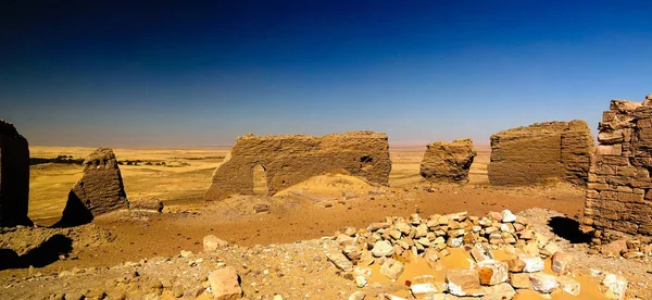 Ruinas del monasterio copto y templo de Deir Al Kashef, oasis de Kharga, Egipto — Foto de Stock
