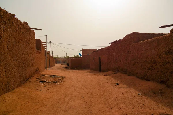 Nas ruas de Agadez cidade velha, Níger — Fotografia de Stock