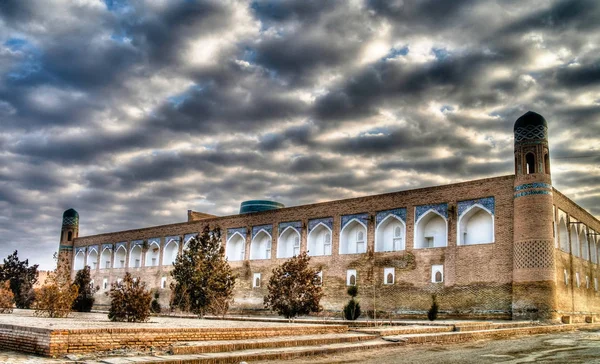 Auringonlasku näkymä Itchan Kalan linnoitukseen, Khiva Uzbekistanissa — kuvapankkivalokuva