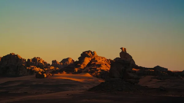 Vista del amanecer al valle de Moul Naga en el parque nacional Tassili nAjjer, Argelia — Foto de Stock