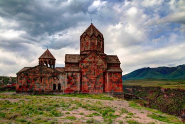 Dış görünümüne St. Hovhannes Karapet aka St. John Baptist Katedrali, Hovhannavank Manastırı, Ohanavan, il: Aragatsotn, Armenia