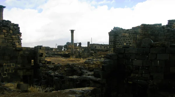 Panorama van de verwoeste oude stad van Bosra in Syrië — Stockfoto
