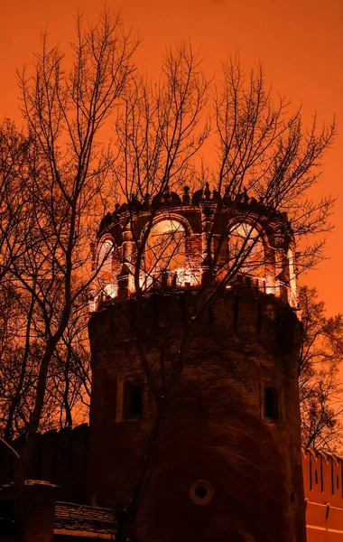 Vista noturna de inverno para bastião e parede do mosteiro de Donskoy, Moscou na Rússia — Fotografia de Stock