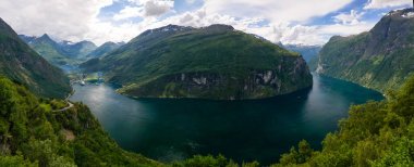 Geiranger fiyort hava panorama görünümüne Trollstigen, Norveç