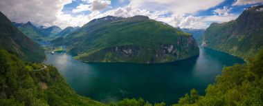 Geiranger fiyort hava panorama görünümüne Trollstigen, Norveç