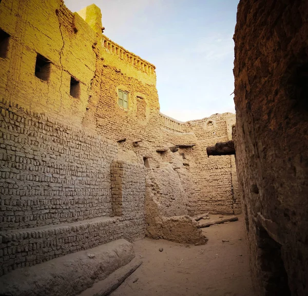 Street view to Balat old town in Dakhla oasis, Egypt — Stock Photo, Image