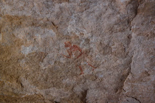 Jeskynní malby a Petroglyfy v to najjer národním parku, Alžírsko — Stock fotografie