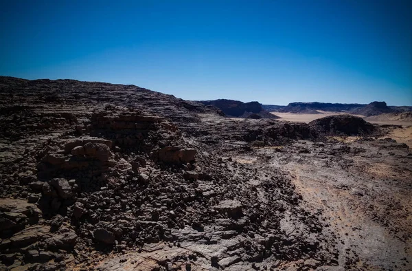 Letecký panoramatický pohled na hory a erg rokle El Berdj v to najjer národním parku, Alžírsko — Stock fotografie