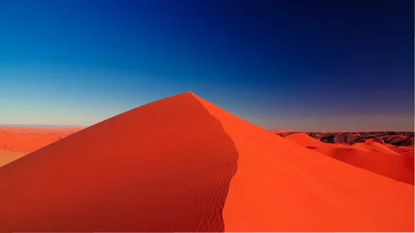 Coucher de soleil sur la dune de Tin Merzouga au parc national du Tassili nAjjer en Algérie — Photo