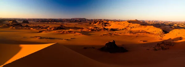 Sunrise nézet ón Merzouga dune, Tassili najjer nemzeti park, Algéria — Stock Fotó
