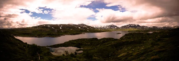 Vista panoramica sull'altopiano di Hardangervidda e sul lago di Kjelavatn in Norvegia — Foto Stock