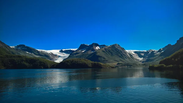 Panoráma Nordfjorden és Svartisen gleccserhez, Meloy, Norvégia — Stock Fotó