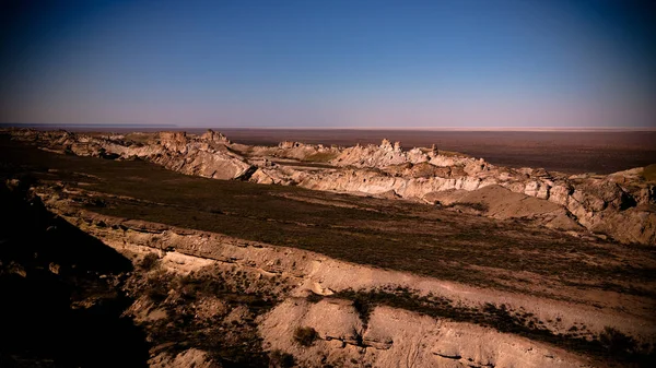 从高原 Ustyurt 在日落时，卡拉卡尔帕克斯坦、 乌兹别克斯坦的边缘到咸海的全景视图 — 图库照片