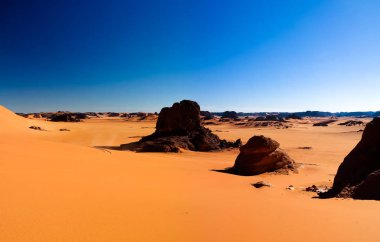 Tin Merzouga dune adlı Tassili najjer Milli Parkı, Cezayir için gün batımı görünümü