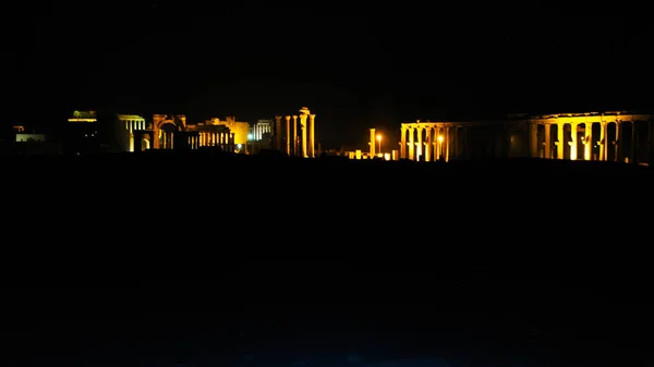 Noite Panorama de colunas de Palmyra e cidade antiga, destruída pelo ISIS, Síria — Fotografia de Stock