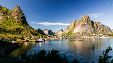 Panoramik Reine Köyü ve Glavdalsbukta, Lofoten, Norveç