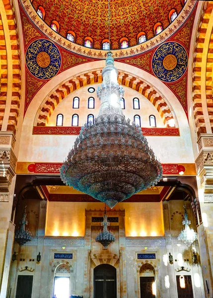 Interior view to mosaic ceiling of Mohammad Al-Amin Mosque Beirut, Lebanon — Stock Photo, Image