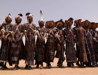 Erkek Yaake dans dans ve Ingall Köyü, Agadez, Nijer Guerewol Festivali şarkı