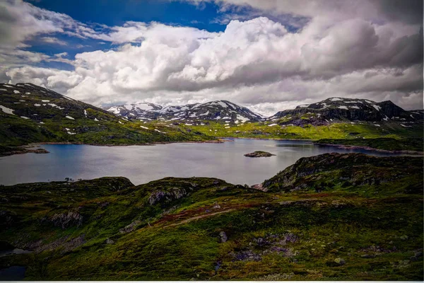 Panorámás kilátással a Hardangervidda-fennsík és a Kjelavatn tó, Norvégia — Stock Fotó