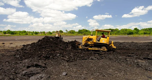 Asfalt górnictwa w jezioro asfaltowe o La Brea, Trynidad i Tobago — Zdjęcie stockowe