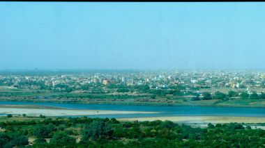 Khartoum, Omdurman ve mavi ve beyaz Niles Sudan'daki izdiham havadan panoramik görünümü