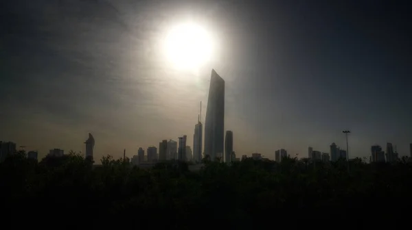 Stadtbild der kuwaitischen Stadt unter der Sonne, Kuwait — Stockfoto