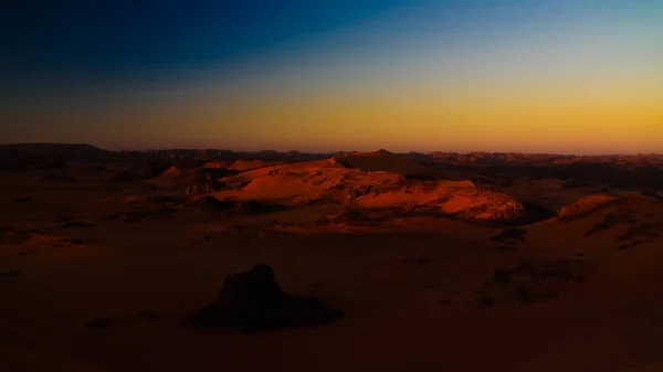阿尔及利亚 Tassili najjer 国家公园梅尔祖加沙丘的日出景观 — 图库照片