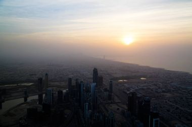 Panorama günbatımı görünümüne Dubai gökdelen, Birleşik Arap Emirlikleri