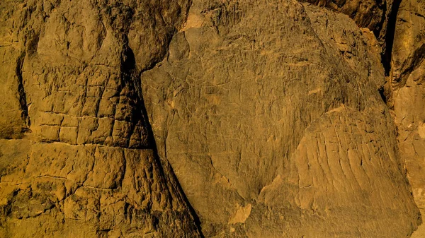 Pinturas rupestres y petroglifos en Tegharghart en el parque nacional Tassili nAjjer en Argelia — Foto de Stock