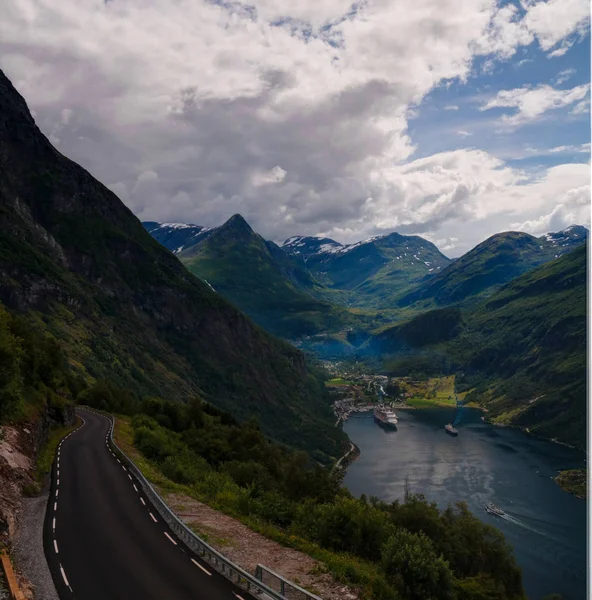 Vista panoramica aerea del fiordo Geiranger da Trollstigen, Norvegia — Foto Stock