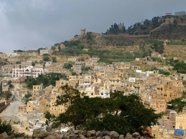 Αεροφωτογραφία πόλης Mahwit και το Haraz βουνό, Υεμένη — Φωτογραφία Αρχείου