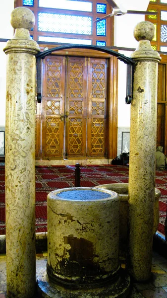 The pagan altar and fountain in Umayyad mosque, Damascus, Syria — Stock Photo, Image