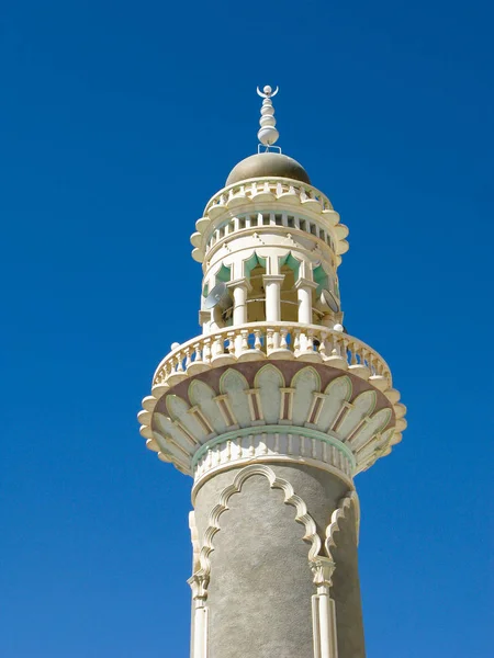 Vista exterior de la mezquita Al Gohari, también conocida como mezquita de Essential, Tarim, Hadhramaut, Yemen — Foto de Stock