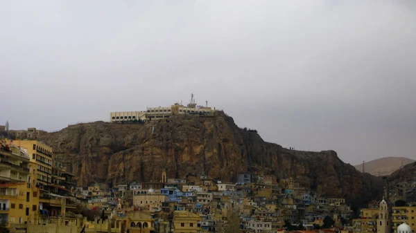 Zonsondergang naar Maalula oude aramaic dorp, Syrië — Stockfoto