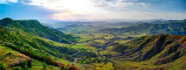 Panorama aéreo de las montañas Semien y el valle alrededor de Lalibela, Etiopía — Foto de Stock