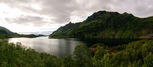 Vista panoramica sul mare di ingelsfjorden, Hinnoya, Lofoten, Norvegia — Foto Stock