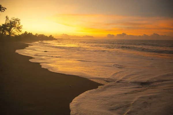 Ηλιοβασίλεμα στην Ταϊτή — Φωτογραφία Αρχείου