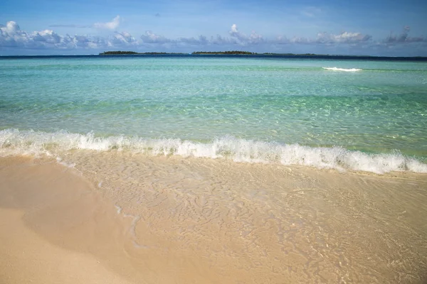 Tropical island and sand beach exotic travel. — Stock Photo, Image