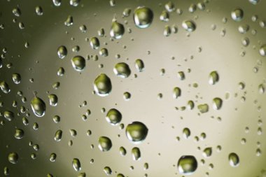 cam üzerine düşer