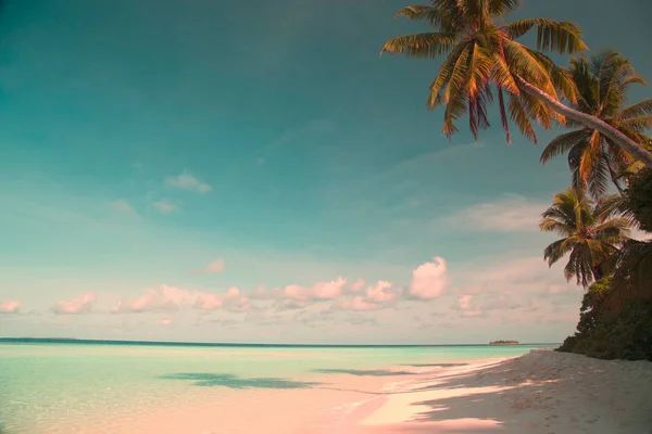 Tropical island and sand beach exotic travel. — Stock Photo, Image