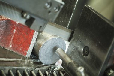 metal işleme makine iş başında 