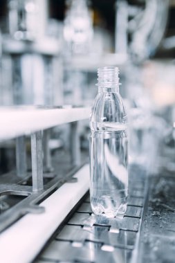 Robot Fabrikası satır şişe su şişeleme