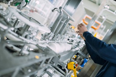 Robot Fabrikası satır şişe su şişeleme