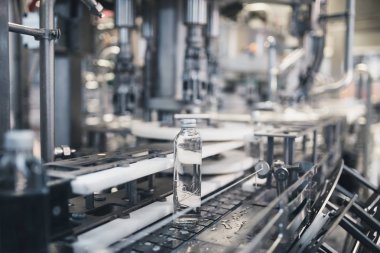 Robot Fabrikası satır şişe su şişeleme