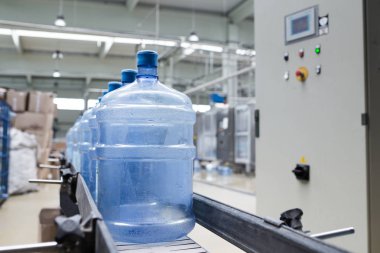 Robot Fabrikası satır galon su şişeleme