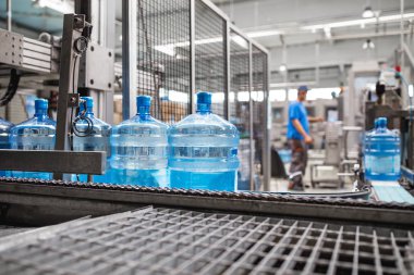 Robot Fabrikası satır galon su şişeleme