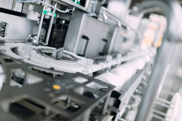 Robot Fabrikası satır şişe su şişeleme