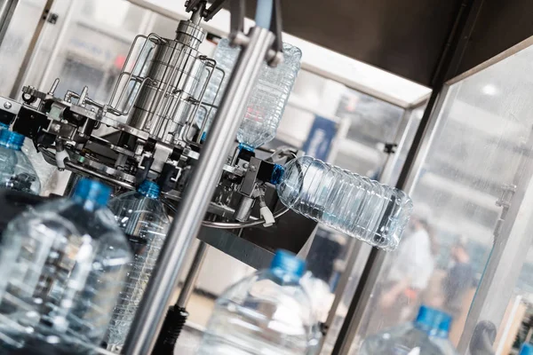 Robotic factory line water bottled into canisters — Stock Photo, Image