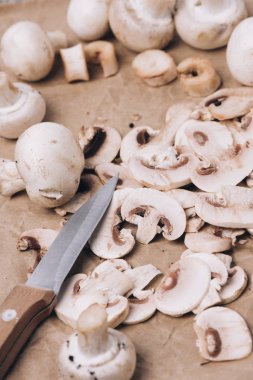 taze doğranmış mantar 