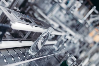 Robot Fabrikası hattı